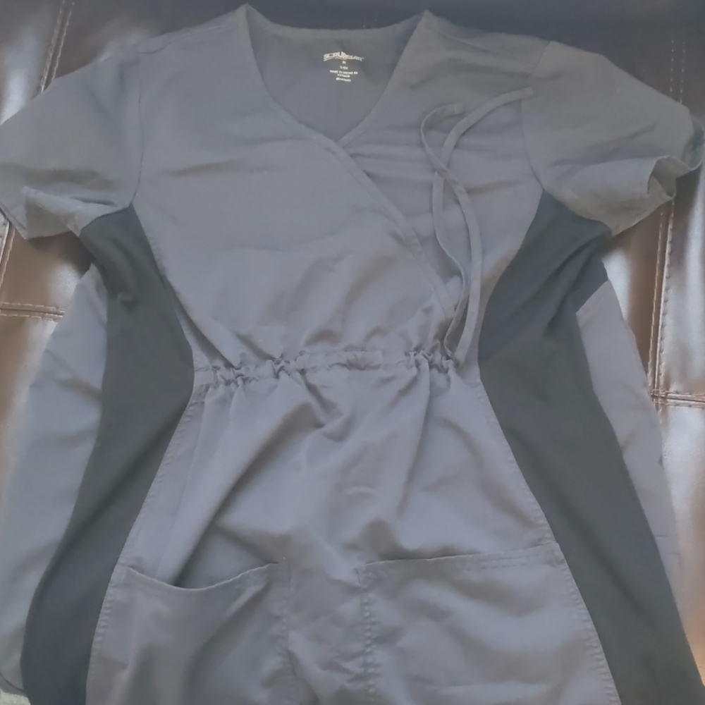 Maternity scrubs